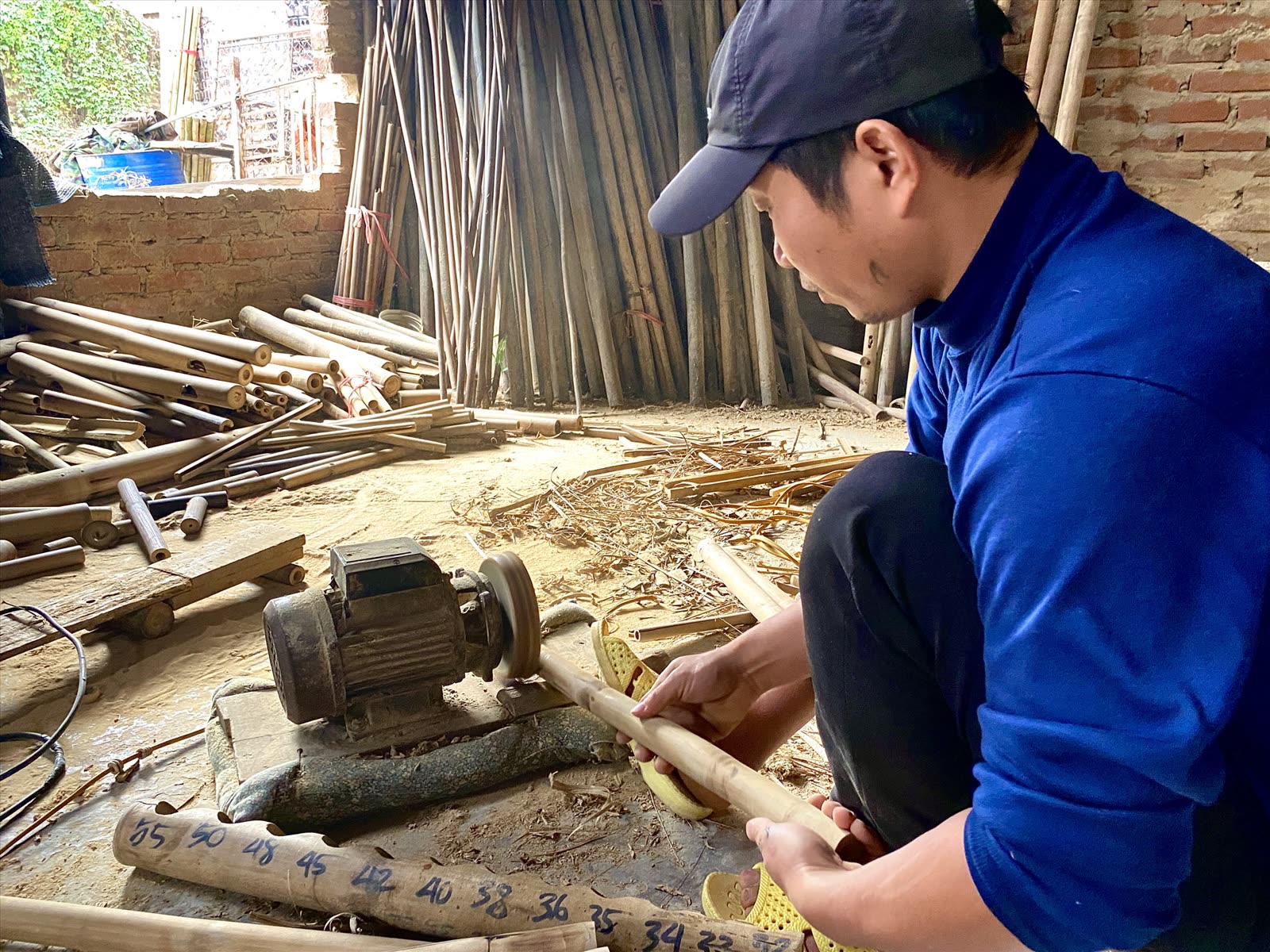 Chạm khắc trên ống tre